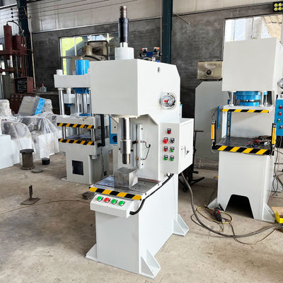 Домой Приложения Y41-30T CNC-прецизия Малый вертикальный гидравлический пресс с мощностью 4 кВт