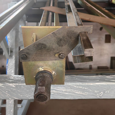 0.6-0.8Mpa Воздушное давление вращающаяся пневматическая застежка носитель машина для скрещивания деревянной доски