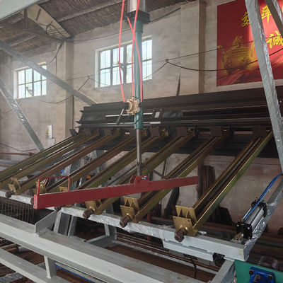 0.6-0.8Mpa Воздушное давление вращающаяся пневматическая застежка носитель машина для скрещивания деревянной доски