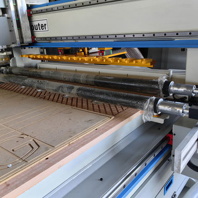 CNC-маршрутизатор 1300 2500 Кабинет изготовления дерева резьба 3-осевой машины для профессионалов