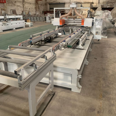 Четырехбоковая режущая пила CNC Автоматическая деревообрабатывающая машина для резки деревянных панелей
