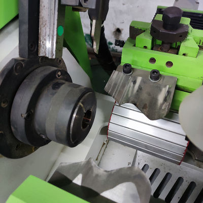 Многофункциональная деревообрабатывающая CNC деревянная станкообрабатывающая машина с максимальной длиной 750 мм