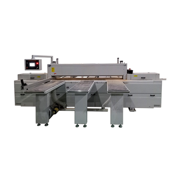 Оборудование для деревообработки Автоматическая железная пила CNC с 5200mm*3900mm*1700mm Спецификации